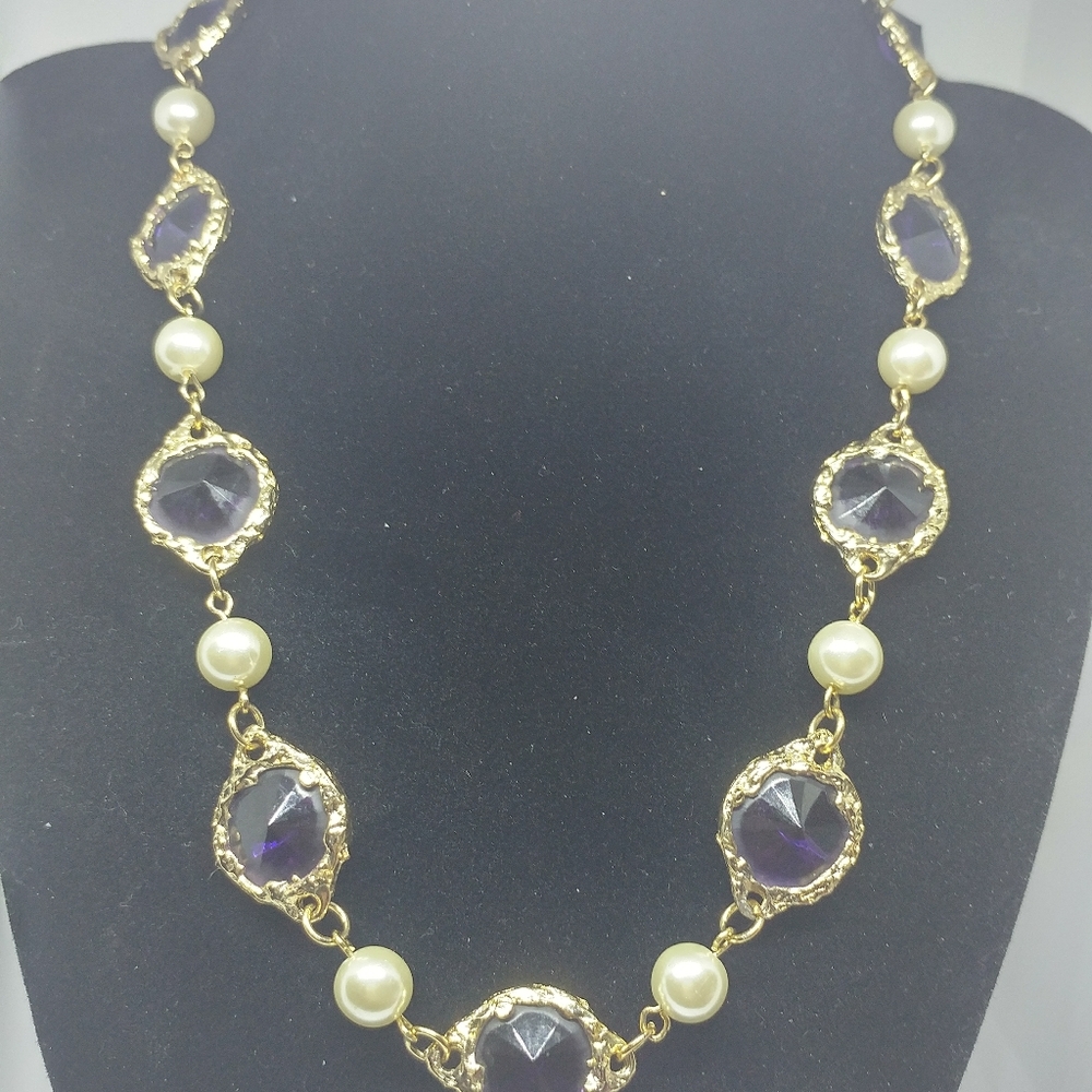 Deep purple Goldtone and Faux pearls necklace